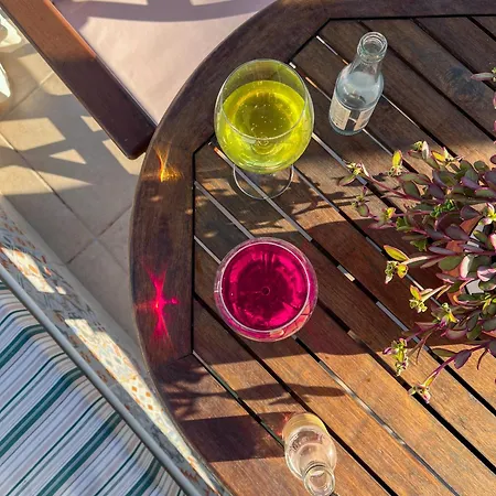 Sea Breeze - With A View 別荘